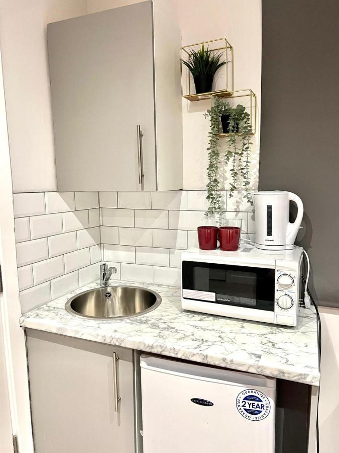 Golden Residences - Oakway Feltham エクステリア 写真