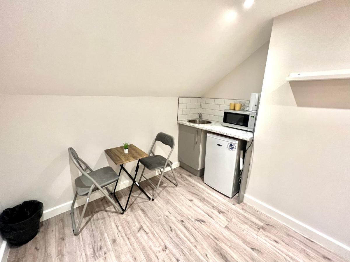 Golden Residences - Oakway Feltham エクステリア 写真