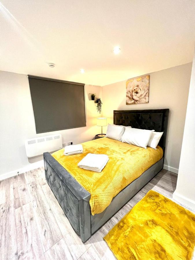 Golden Residences - Oakway Feltham エクステリア 写真