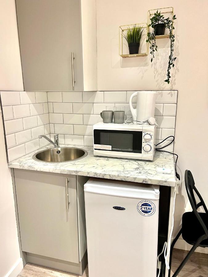 Golden Residences - Oakway Feltham エクステリア 写真