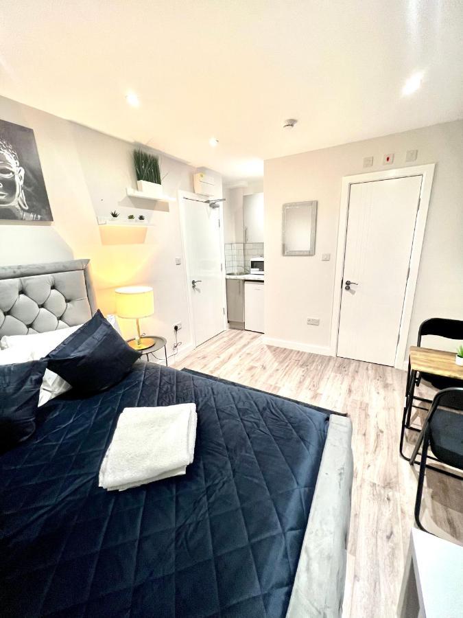 Golden Residences - Oakway Feltham エクステリア 写真