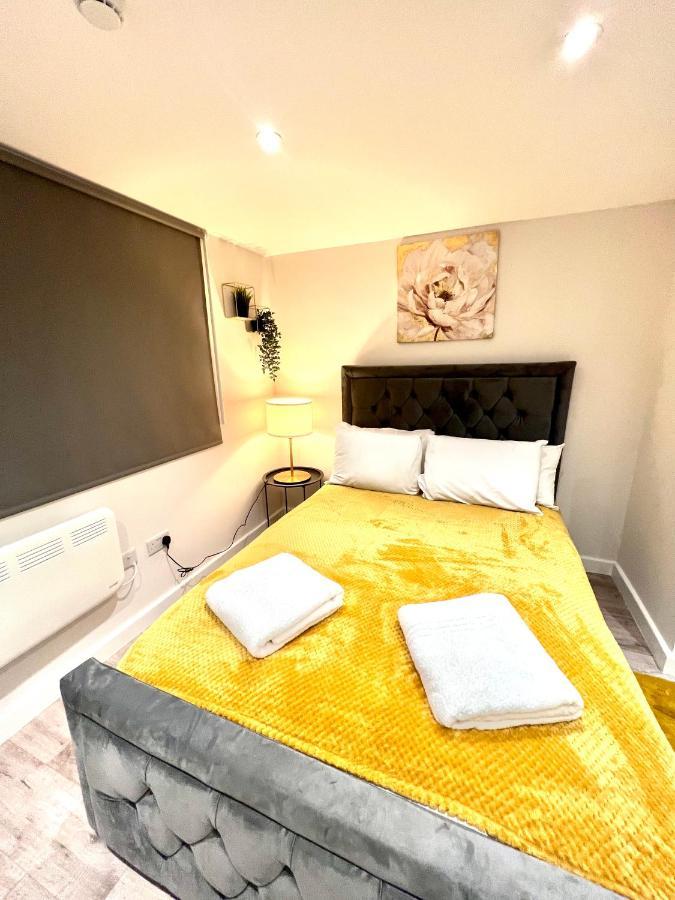 Golden Residences - Oakway Feltham エクステリア 写真
