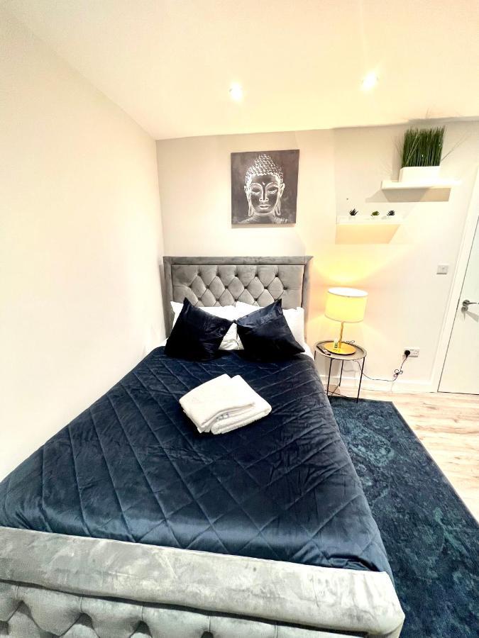 Golden Residences - Oakway Feltham エクステリア 写真