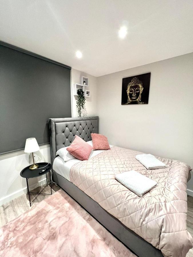 Golden Residences - Oakway Feltham エクステリア 写真
