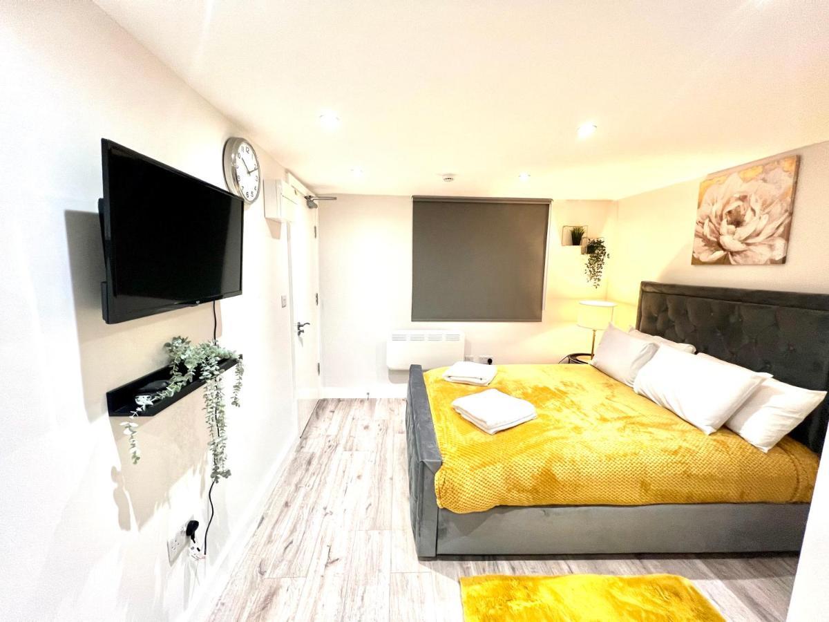 Golden Residences - Oakway Feltham エクステリア 写真